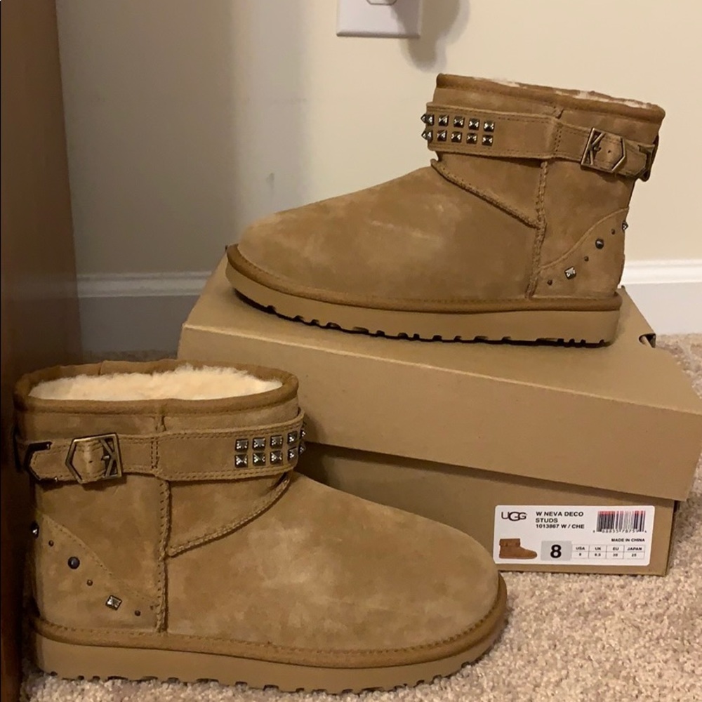 Neva Deco UGGs size 8 never worn